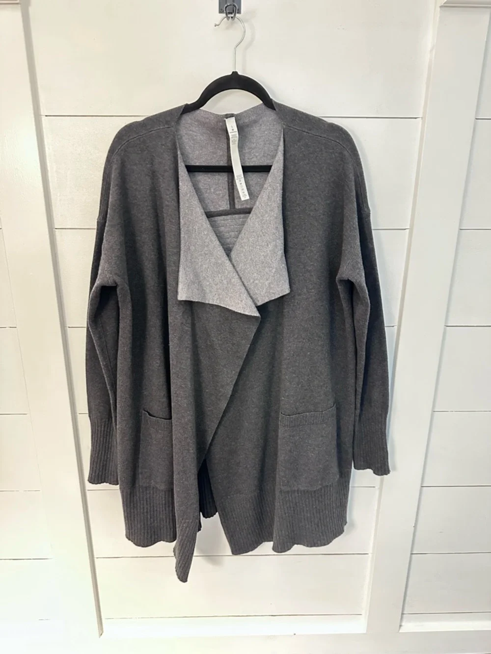LULULEMON L Still Lotus wrap Grey-Black thumb sleeve pocket reversible cardigan - Picture 5 of 16